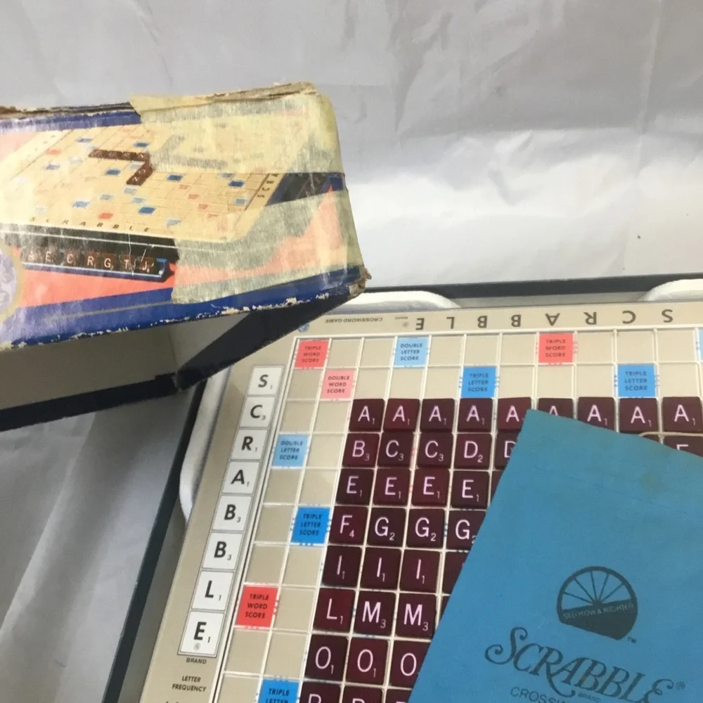VTG Scrabble Game Deluxe Edition Turntable Burgandy Tiles 76 Blue Trays Complete